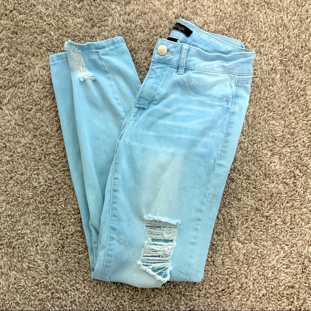 Refuge Jeans - Light Wash Ripped